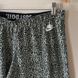 Nike abstract animal print leggings size XL